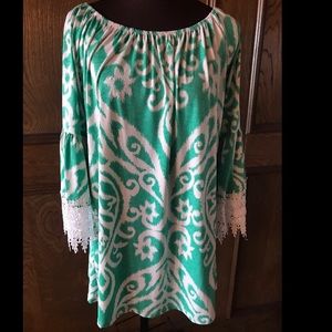 Off the shoulder or on shoulder blouse/tunic